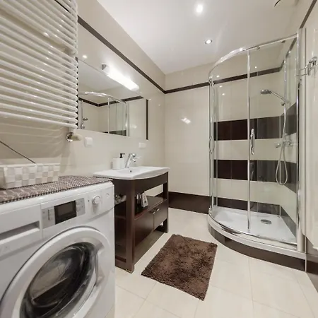 Near The Us Embassy Daire *