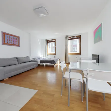 Near The Us Embassy アパート ワルシャワ