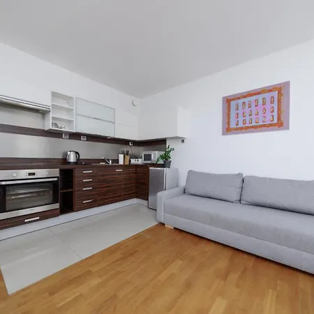 Daire Near The Us Embassy Varşova